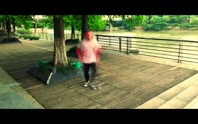 跳着跳着衣服越来越少,童趣盎然——冬日的欢乐时光”