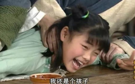 娱乐吃瓜酱救小孩,爱心瞬间温暖人心