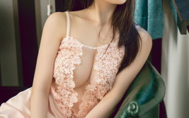 丝袜美腿美女露小内内,小内内点缀下的时尚风情