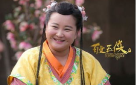 娱乐吃瓜君贾玲,从喜剧女王到导演新秀，她的蜕变之路
